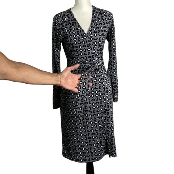 Ann Taylor Hazy Blue Tossed Leaf Wrap Dress, size 4, 95% Polyester, 5% Spandex - Picture 6 of 15